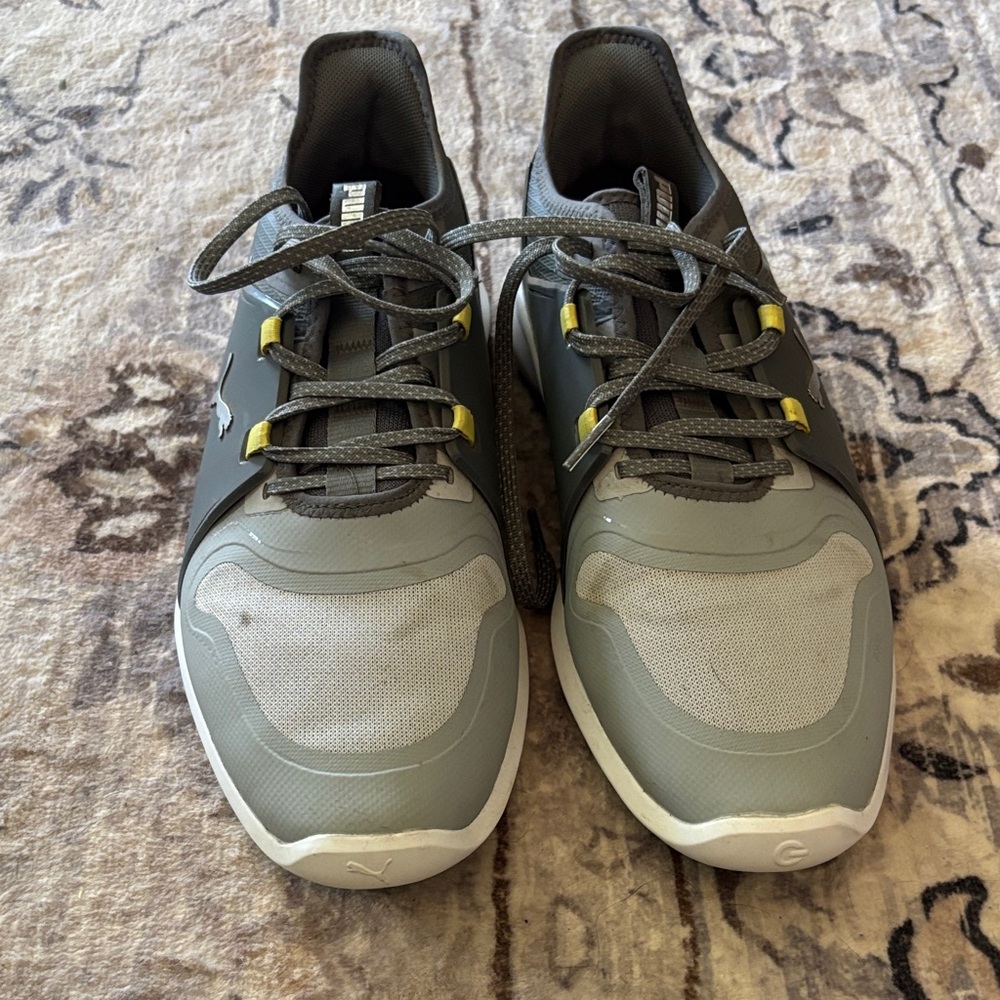 Puma Men's Gray and White golf Shoes